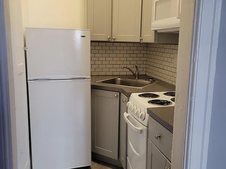 2136 5th Ave #5 — Photo 1