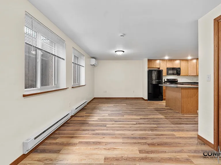 610 Gray St Apartments — Photo 11