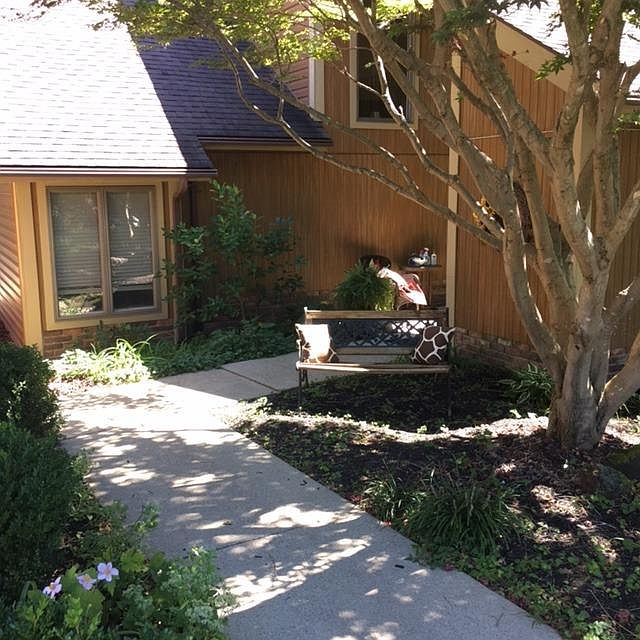 1st image of 305 Cedarbrook Ct
