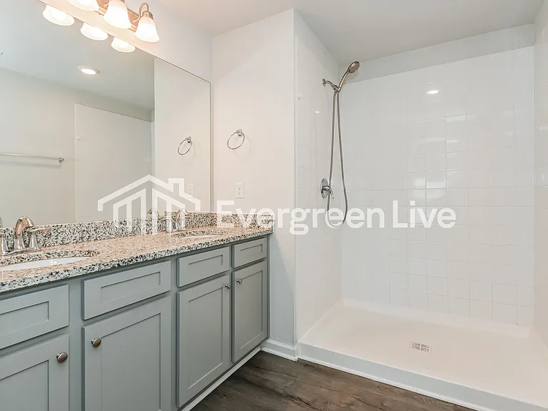 112 Village Green Dr — Photo 7