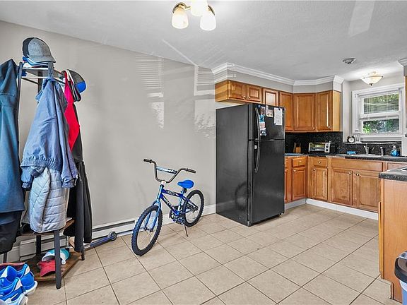 4th image of 29 Cowesett Ave APT 4