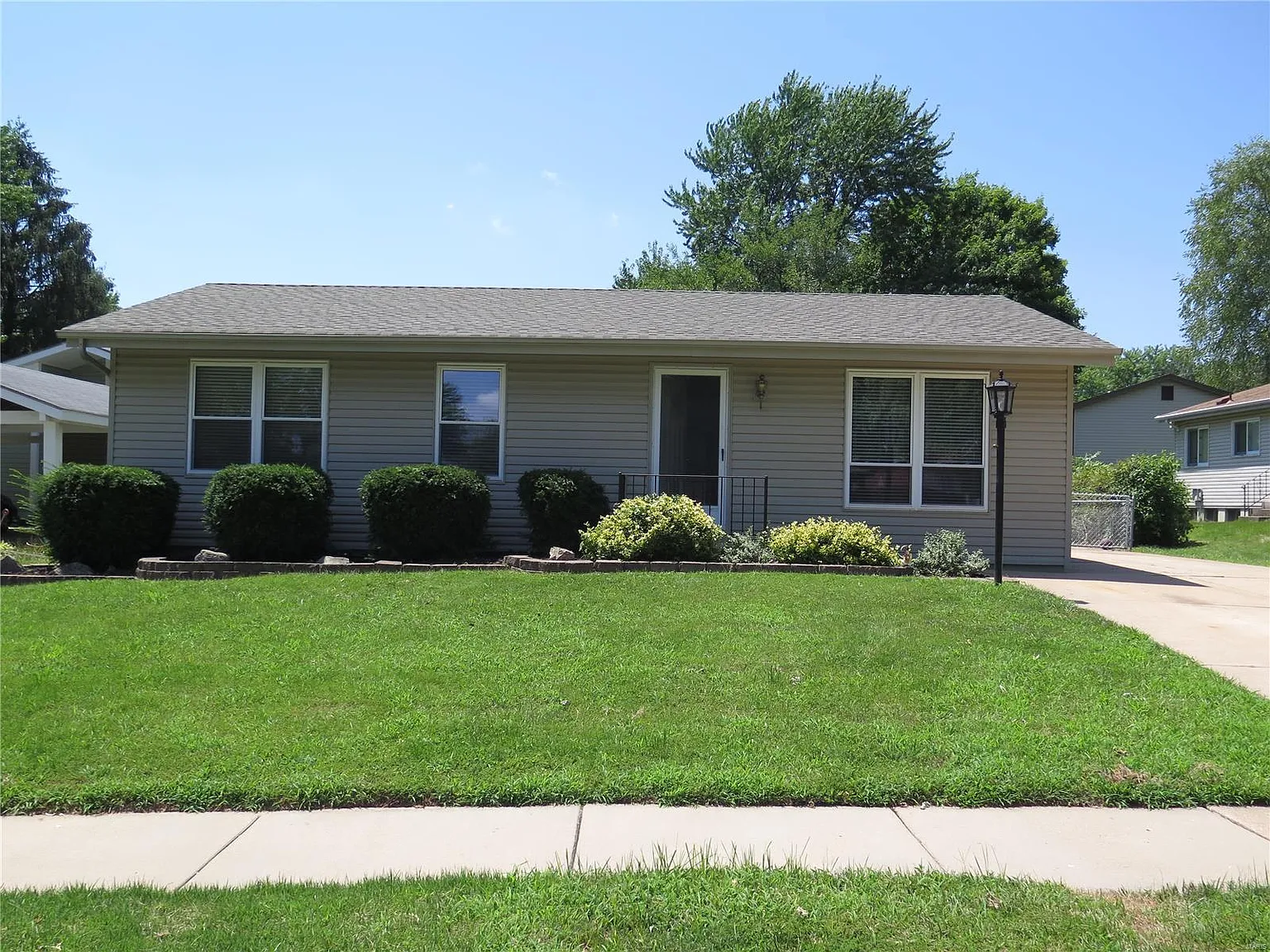 2482 Manthorne Ct photo 1