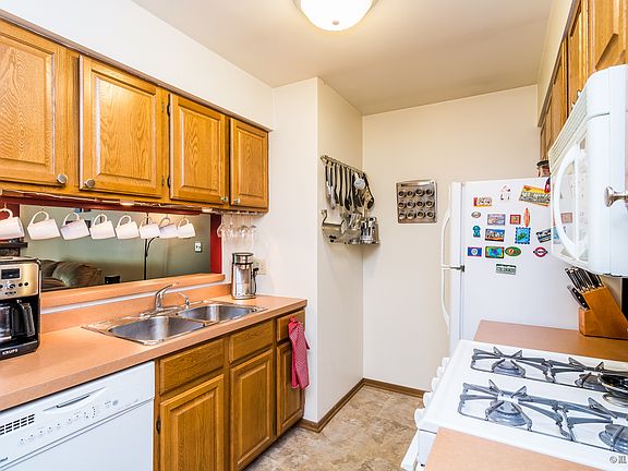5th image of 1410 N Sterling Ave Unit 203
