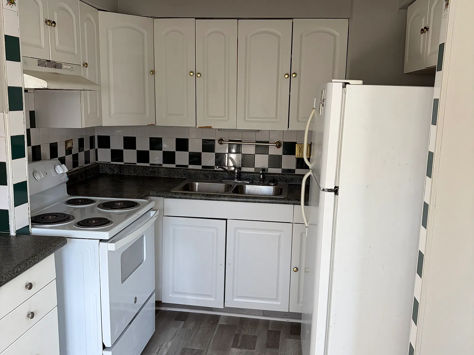 2 bed, 1.5 bath, 950 sqft, $1,400 — Photo 2