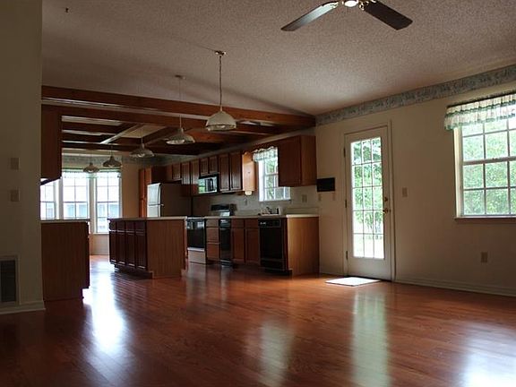 5th image of 1217 Hancock Cir