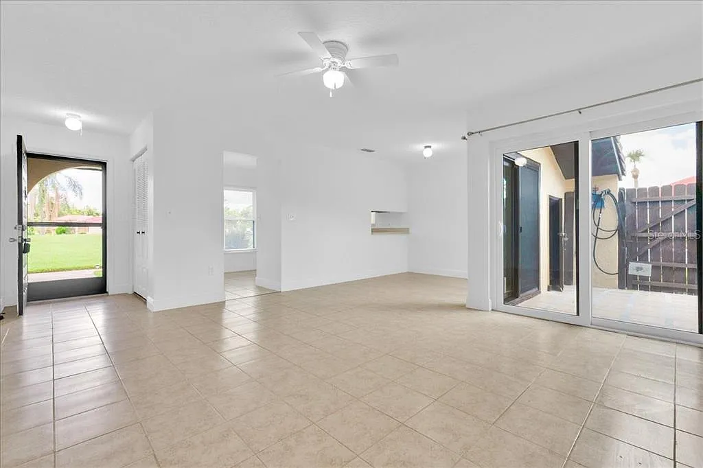 2 bed, 2.0 bath, 1038 sqft, $1,650 — Photo 4
