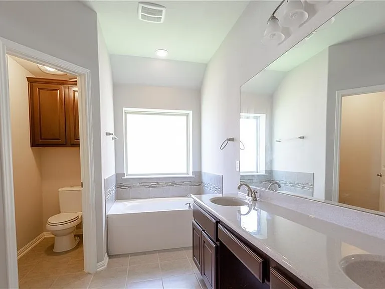 8238 Arezzo Dr — Photo 28