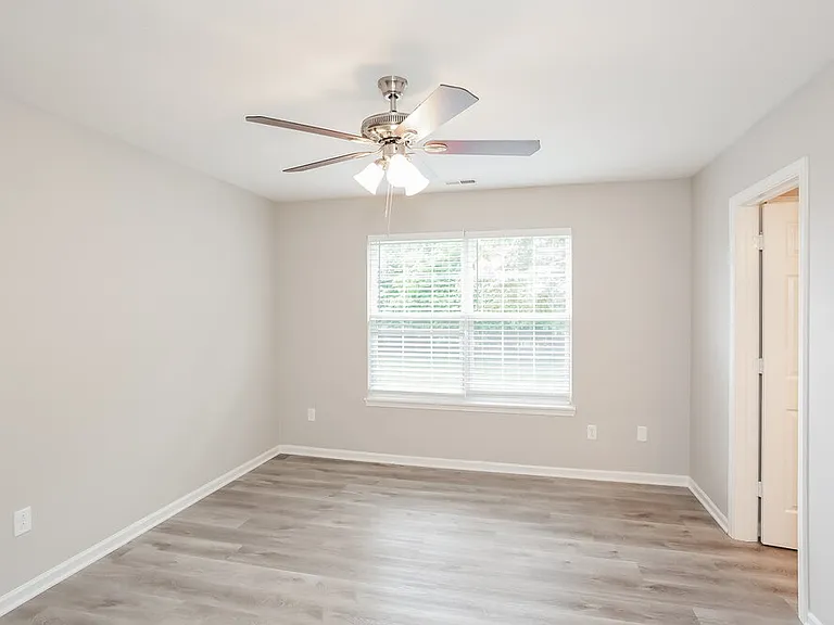 126 Thistlewood Dr — Photo 8