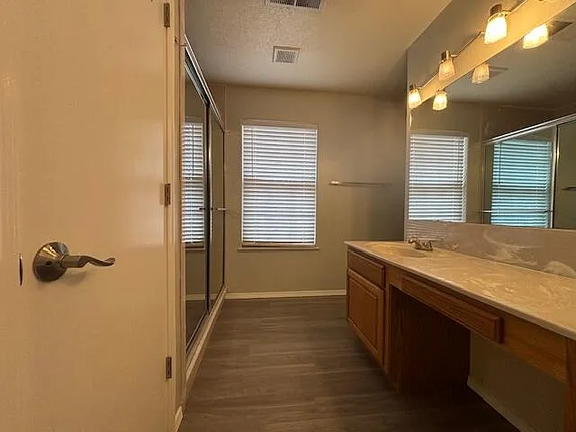 3 bed, 2.0 bath, 1438 sqft, $2,100 — Photo 3