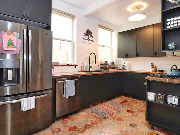 5th image of 820 Grand St #2A