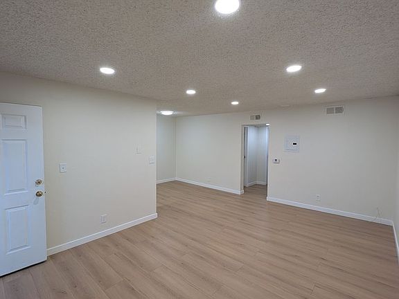4th image of 221 W Elm Ave APT M