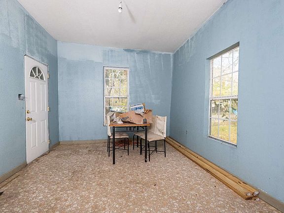 3rd image of 16851 Mill St