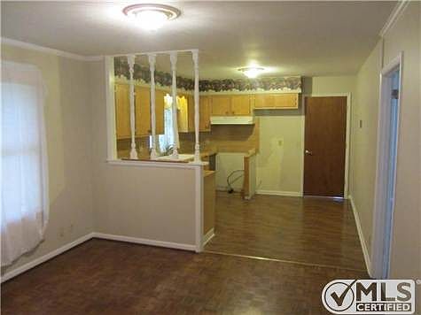 3rd image of 125 Lakeside Park Dr