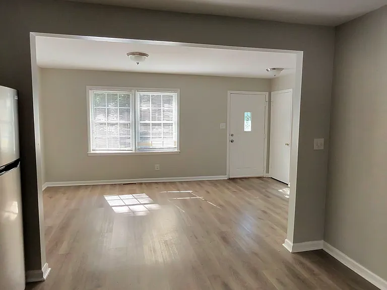 6817 Deanwood Pl — Photo 2