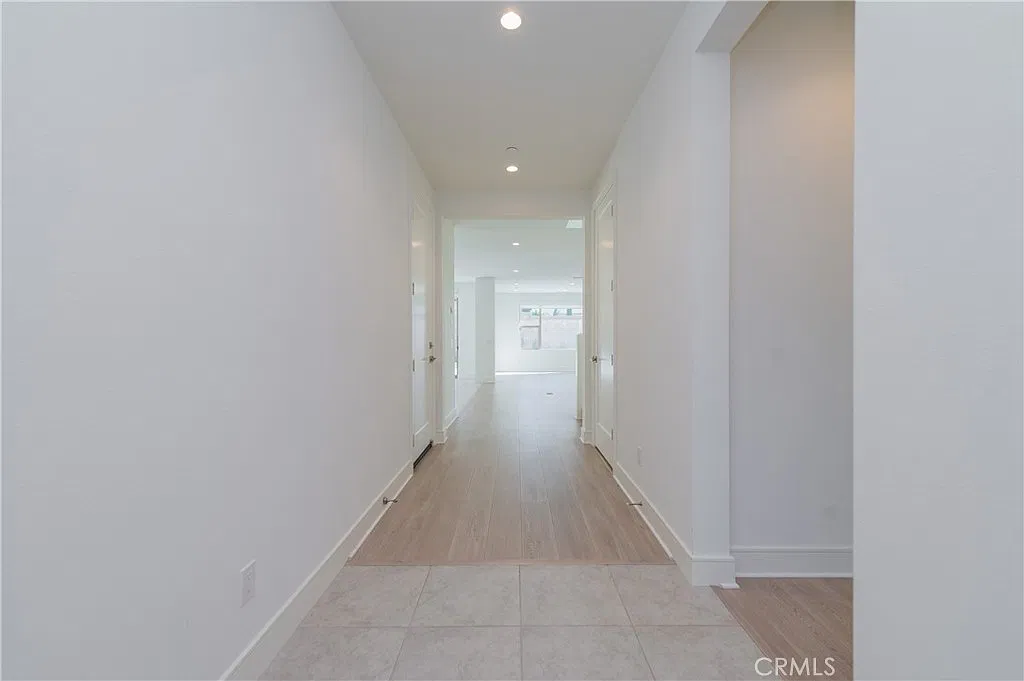 4 bed, 2821 sqft, $7,000 — Photo 3