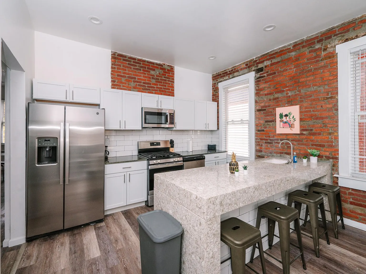 8 bed, 2859 sqft, $6,399 — Photo 3