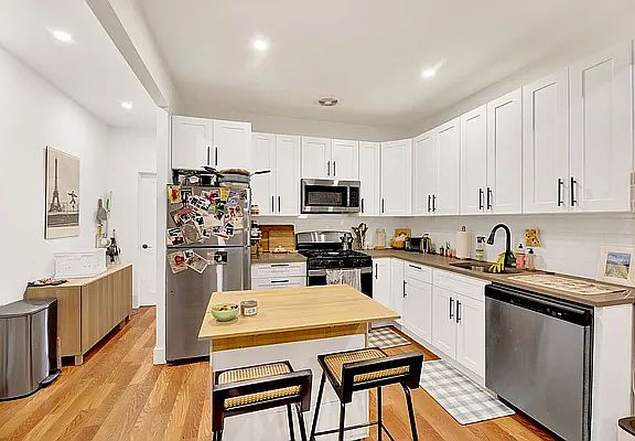 3rd image of 336 Cornelia St #2A