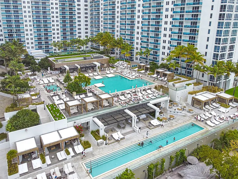 2301 Collins Ave #810 — Photo 22