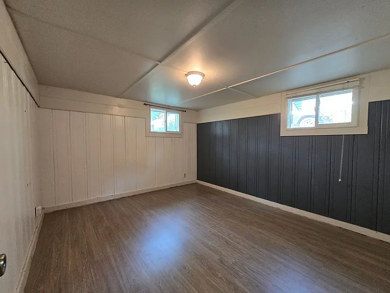 2419 Ash St — Photo 12