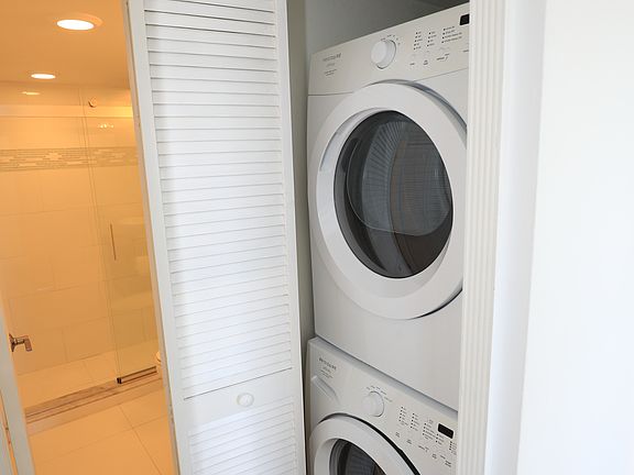 4th image of 600 NE 36th St APT 1718