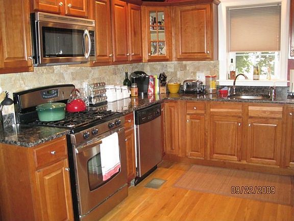 5th image of 115 Elm St Unit 6