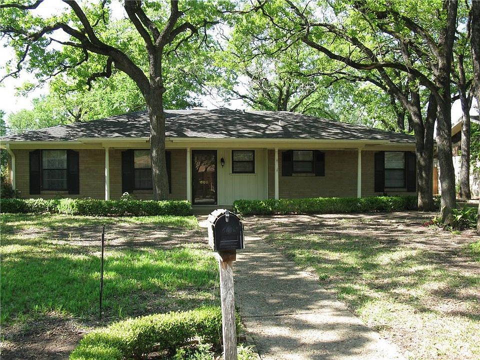 1st image of 809 Madison Dr