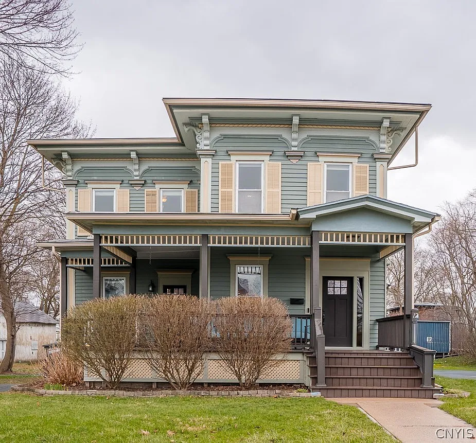 12 Cayuga St photo 1