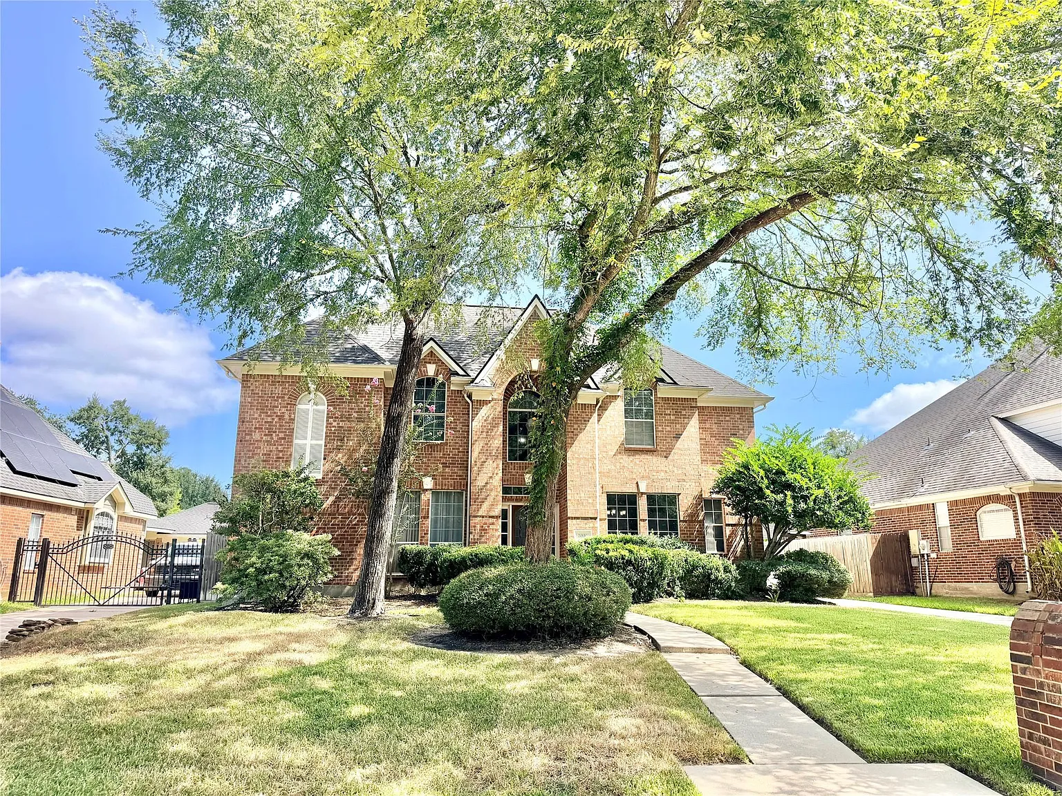 4 bed, 3.5 bath, 2696 sqft, $2,995 — Photo 1