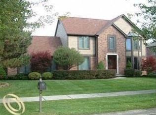 48496 Meadow Ct, Plymouth, MI 48170