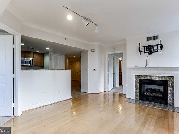 4th image of 414 Water St Unit 1805
