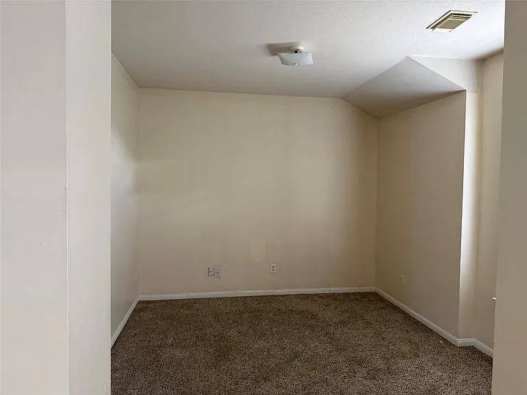 2511 Pine Shadows Dr — Photo 9