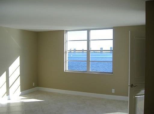 5th image of 401 Lake Shore Dr APT 602