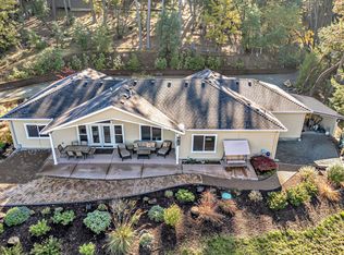6450 Dark Hollow Rd, Medford, OR 97501