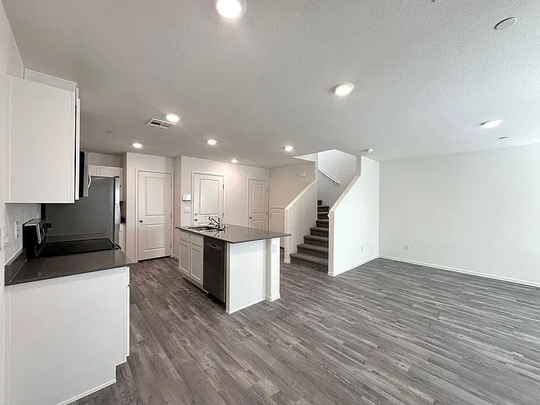 4921 Hunter Mesa Ave — Photo 5