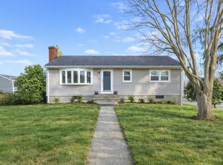 4 Soundview Ave, Trumbull, CT 06611