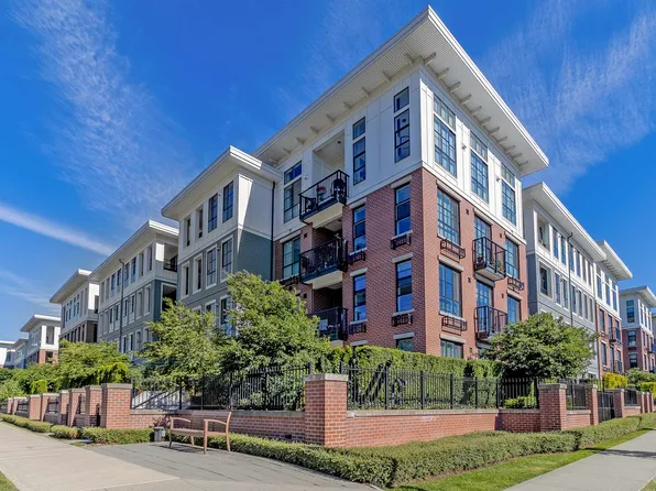 15138 34th Ave #212, Surrey, BC V3Z 0Y5