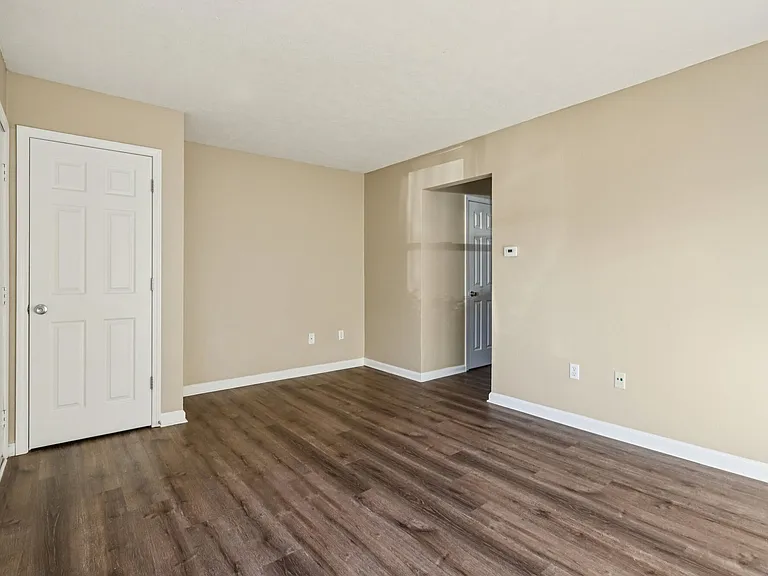 Fox Pointe Apartments — Photo 17