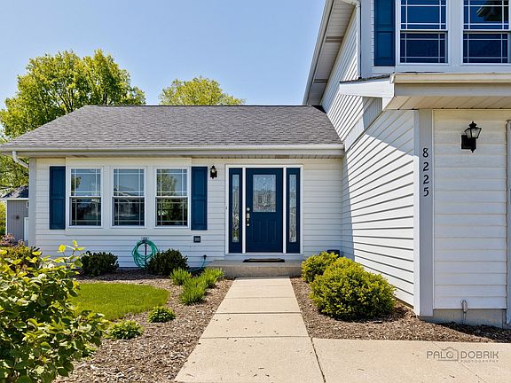 3rd image of 8225 Brickstone Dr