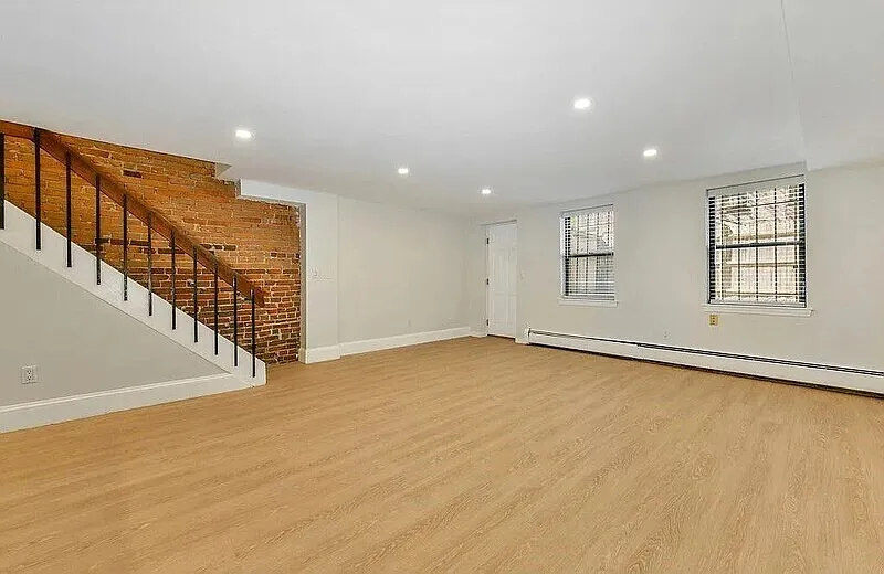 2 bed, 1.0 bath, 1300 sqft, $2,300 — Photo 1