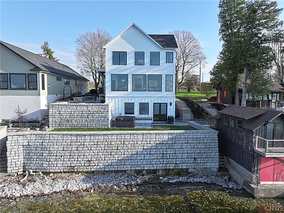 3rd image of 10411 Bayshore Dr
