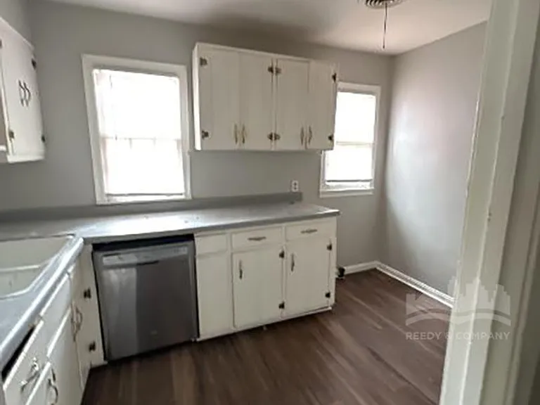 1240 Robin Hood Ln — Photo 7
