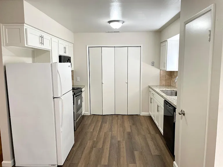 363 E Florinda St — Photo 6