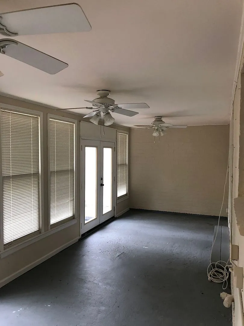 Great Emory Area Rental — Photo 2