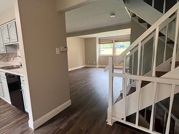 4th image of 2311 Firethorn Rd