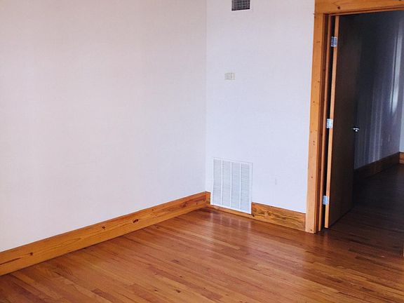 3rd image of 305 5th St S APT 17