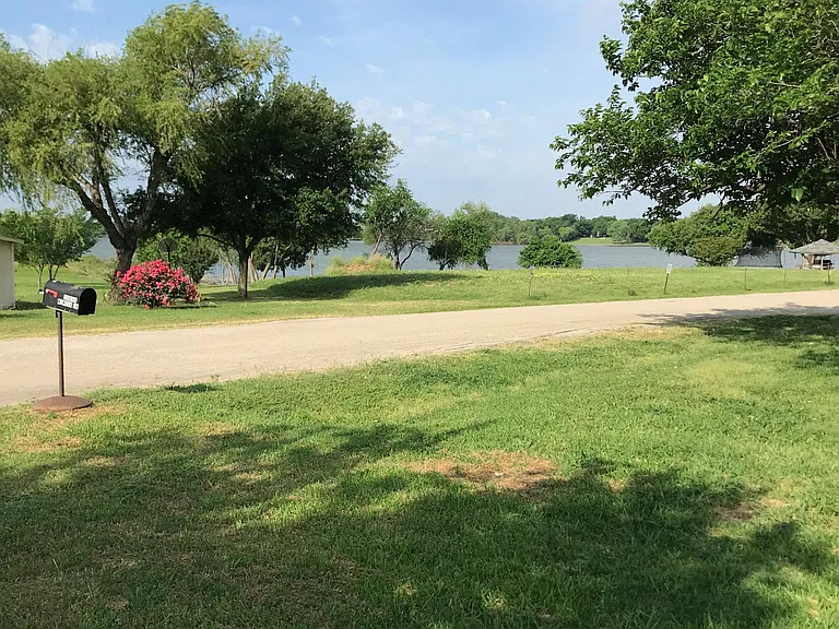 LAKEVIEW from yard