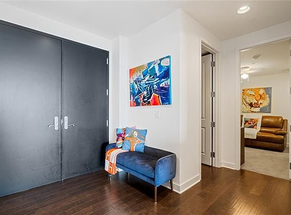 4th image of 700 W 31st St Ste 1404