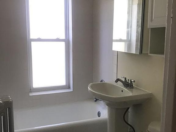 4th image of 10250 S Wood St APT 31