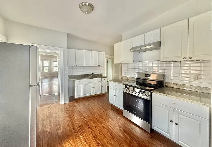 2 bed, 1050 sqft, $2,500 — Photo 2