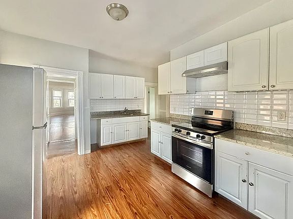 2nd image of 17 Gladstone St #3